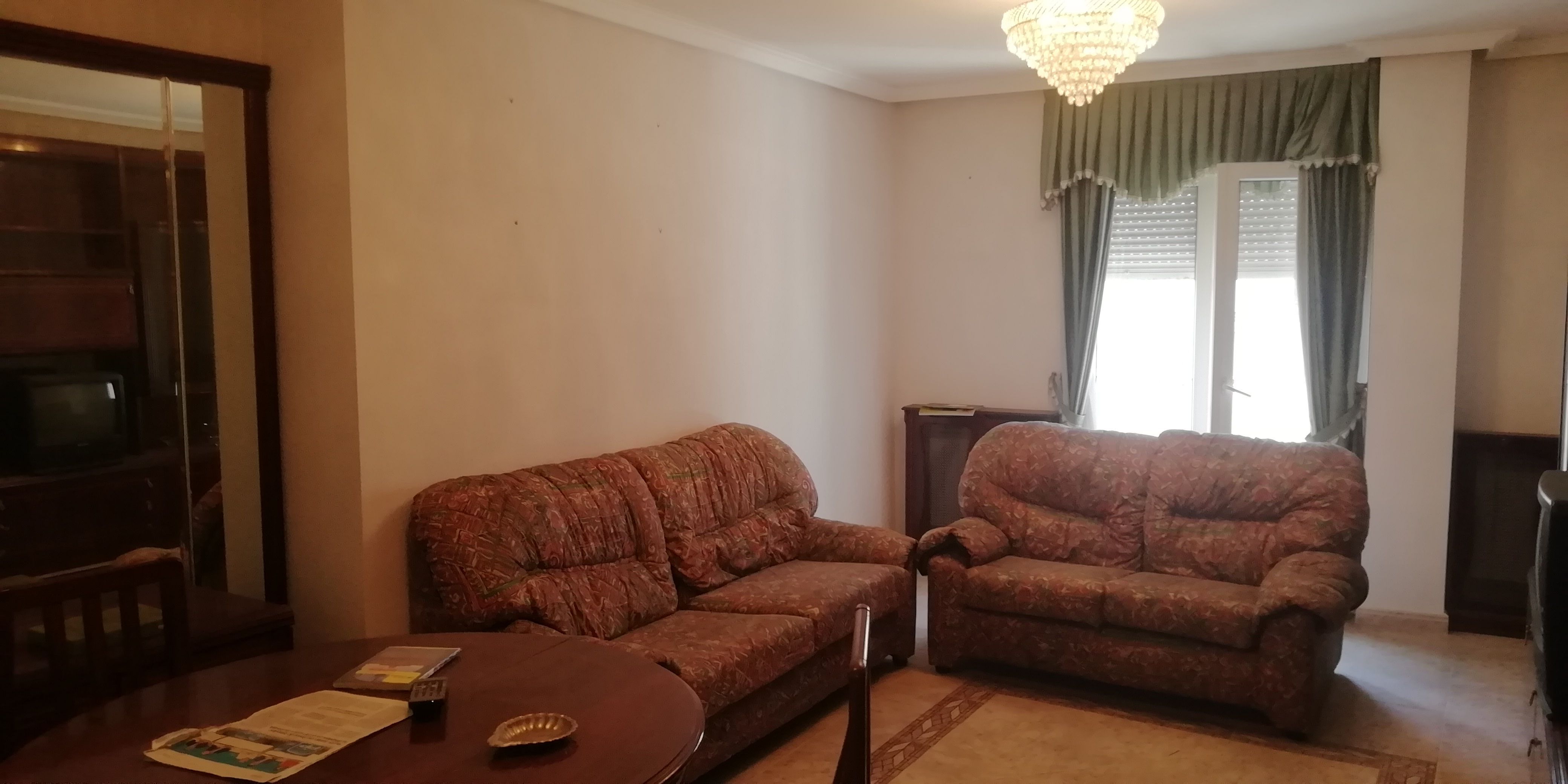 Sala d'estar de Casa o xalet en venda en Béjar amb Calefacció, Moblat i Balcó