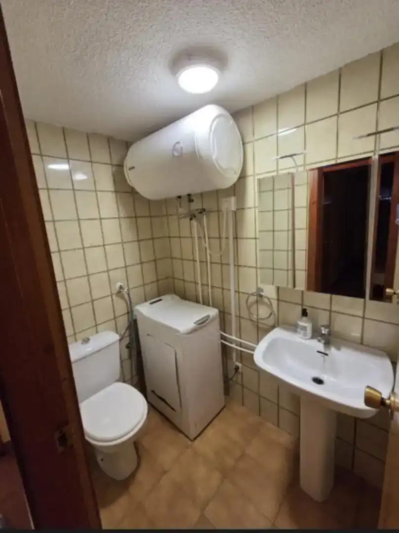 Badezimmer von Wohnungen zur Miete in Almuñécar mit Klimaanlage, Privatgarten und Möbliert