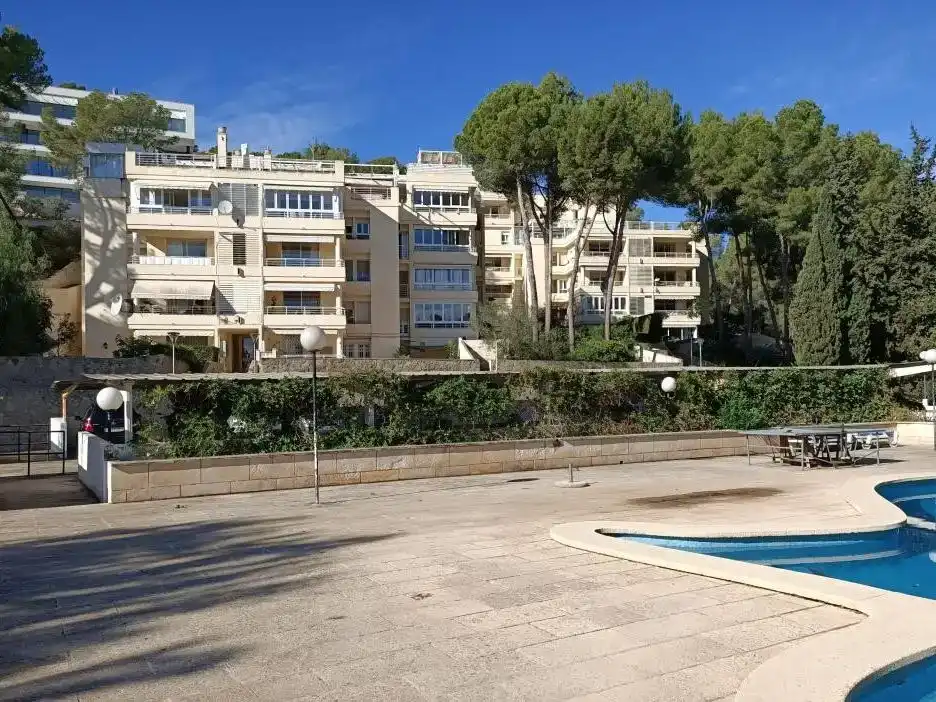 Vista exterior de Piso de alquiler en Calvià con Aire acondicionado, Trastero y Piscina