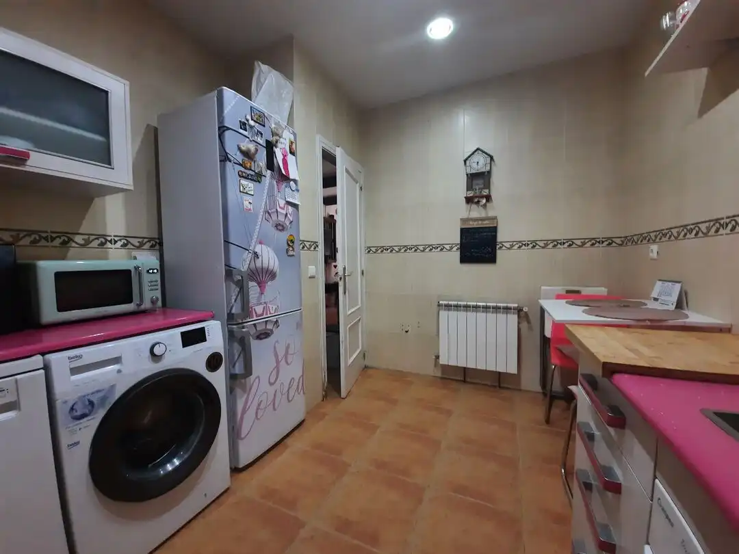 Küche von Einfamilien-Reihenhaus zum Verkauf in Escalona mit Klimaanlage, Heizung und Terrasse