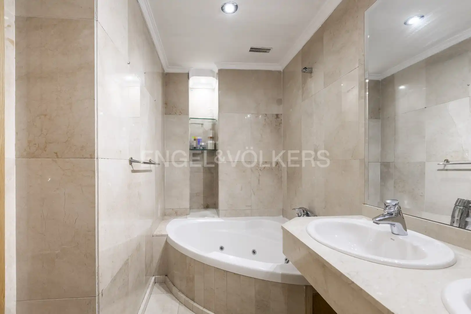 Baño de Casa o chalet en venta en Madrid con Aire acondicionado, Calefacción y Jardín privado