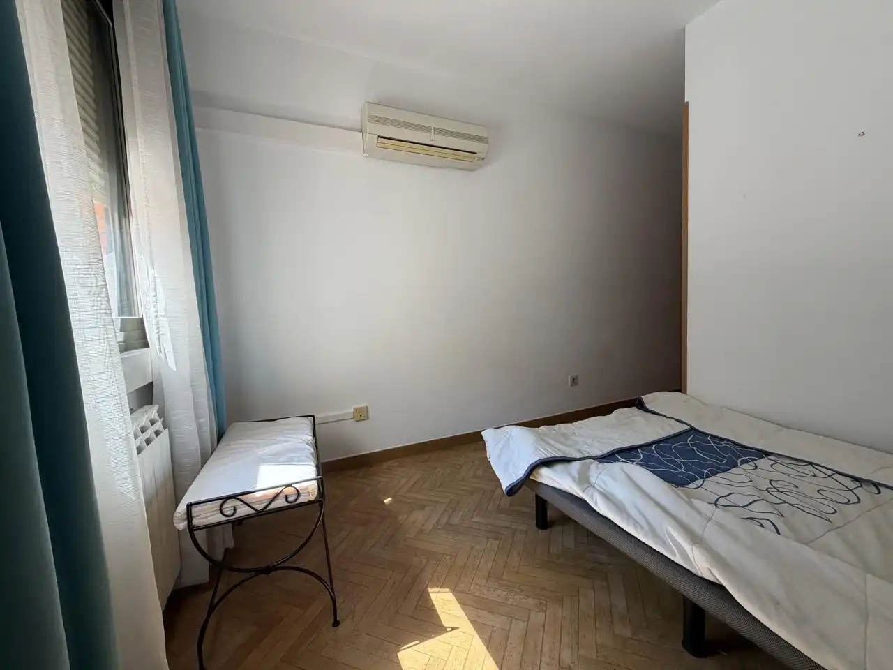 Dormitori de Pis de lloguer en Madrid amb Aire condicionat, Calefacció i Parquet