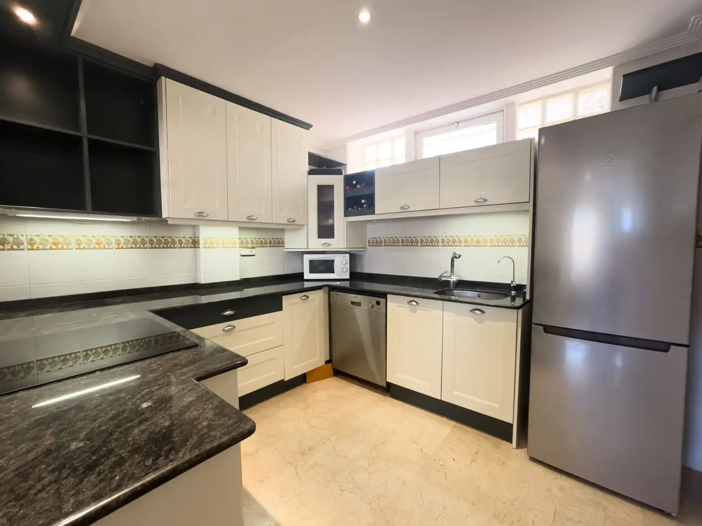 Cocina de Dúplex de alquiler en Santa Pola con Terraza, Trastero y Piscina