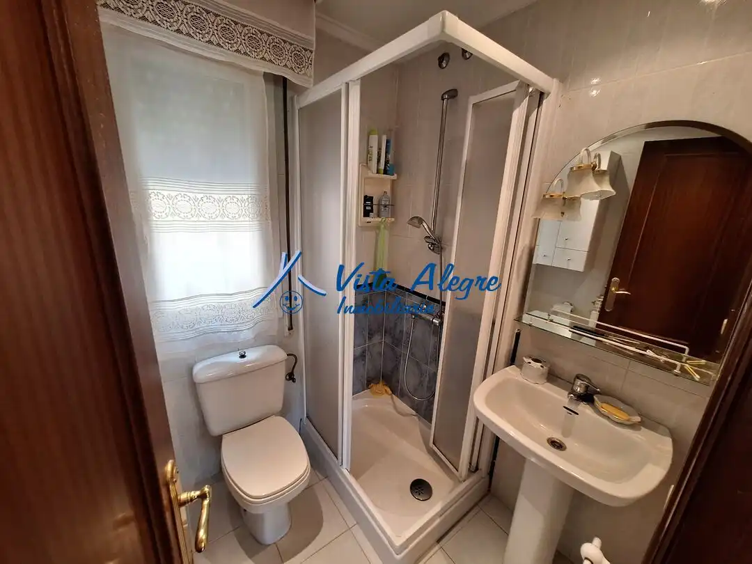 Baño de Piso en venta en Haro con Calefacción, Terraza y Trastero