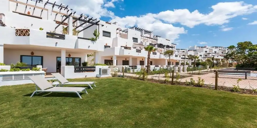 Appartement compact avec piscine à louer à Selwo