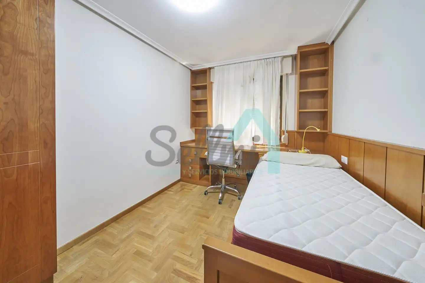 Flat for rent in Félix Aramburu, Auditorio - Seminario - Parque de Invierno