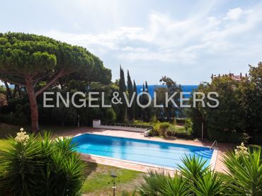 Maison mitoyenne avec piscine à vendre à Can Sans