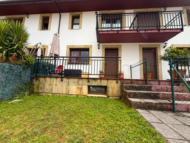 Vista exterior de Casa o chalet en venta en Santiurde de Toranzo con Calefacción, Jardín privado y Terraza