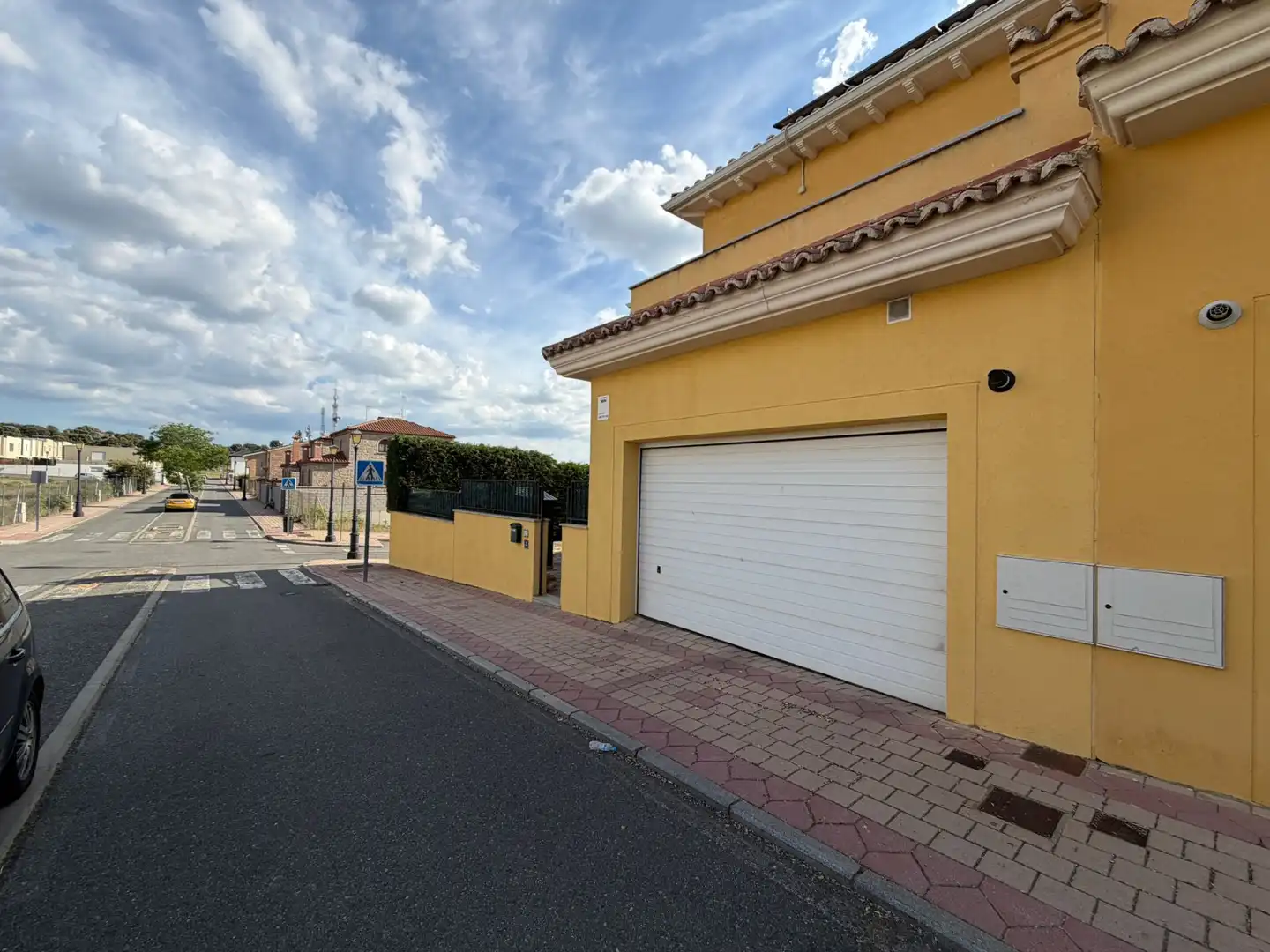 Vista exterior de Casa adosada en venda en Ávila amb Calefacció i Jardí privat