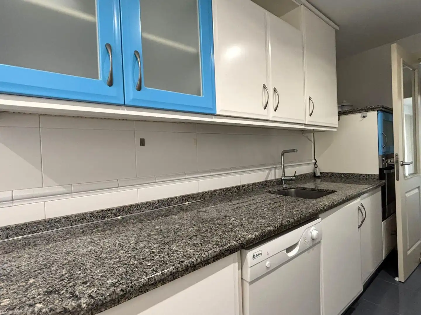 Cocina de Apartamento de alquiler en Marbella con Aire acondicionado, Terraza y Piscina comunitaria