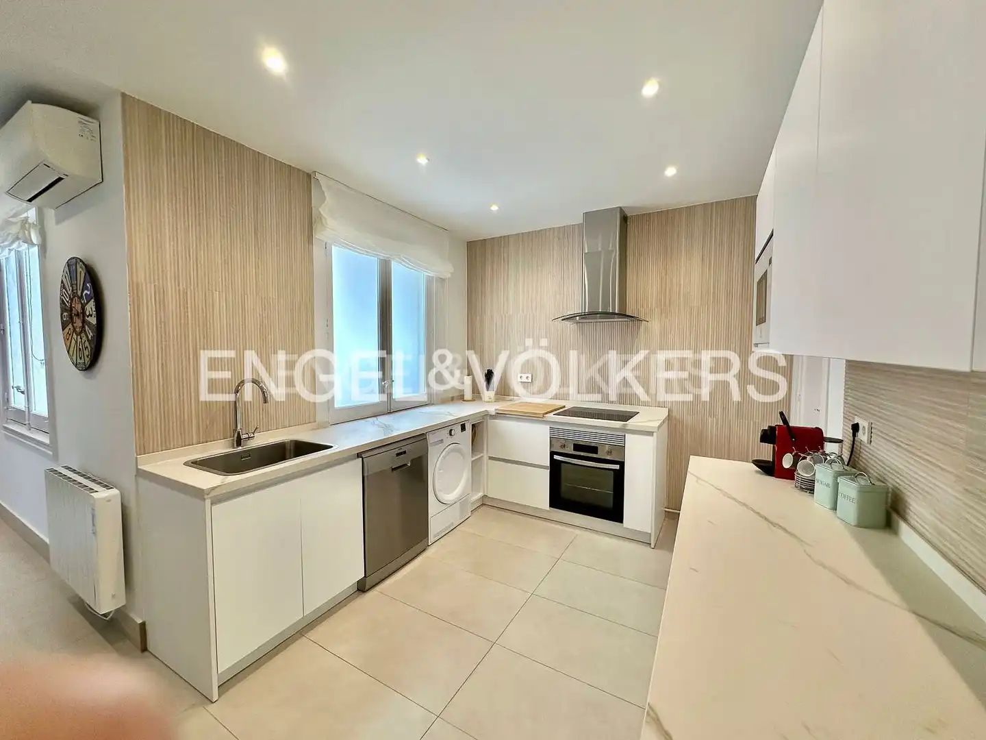 Kitchen of Flat for rent in Madrid  with Air Conditioner, Heating and Furnished