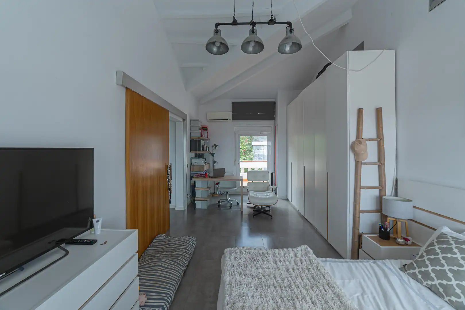 Habitación de Casa adosada en venta en Barcelona con Aire acondicionado, Calefacción y Jardín privado