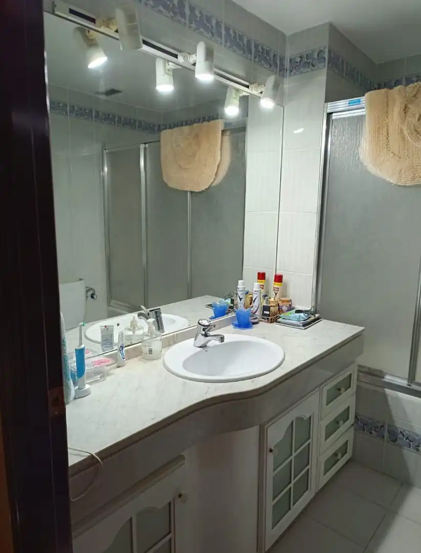 Bathroom of Flat for sale in Córdoba  with Air Conditioner, Heating and Storage room