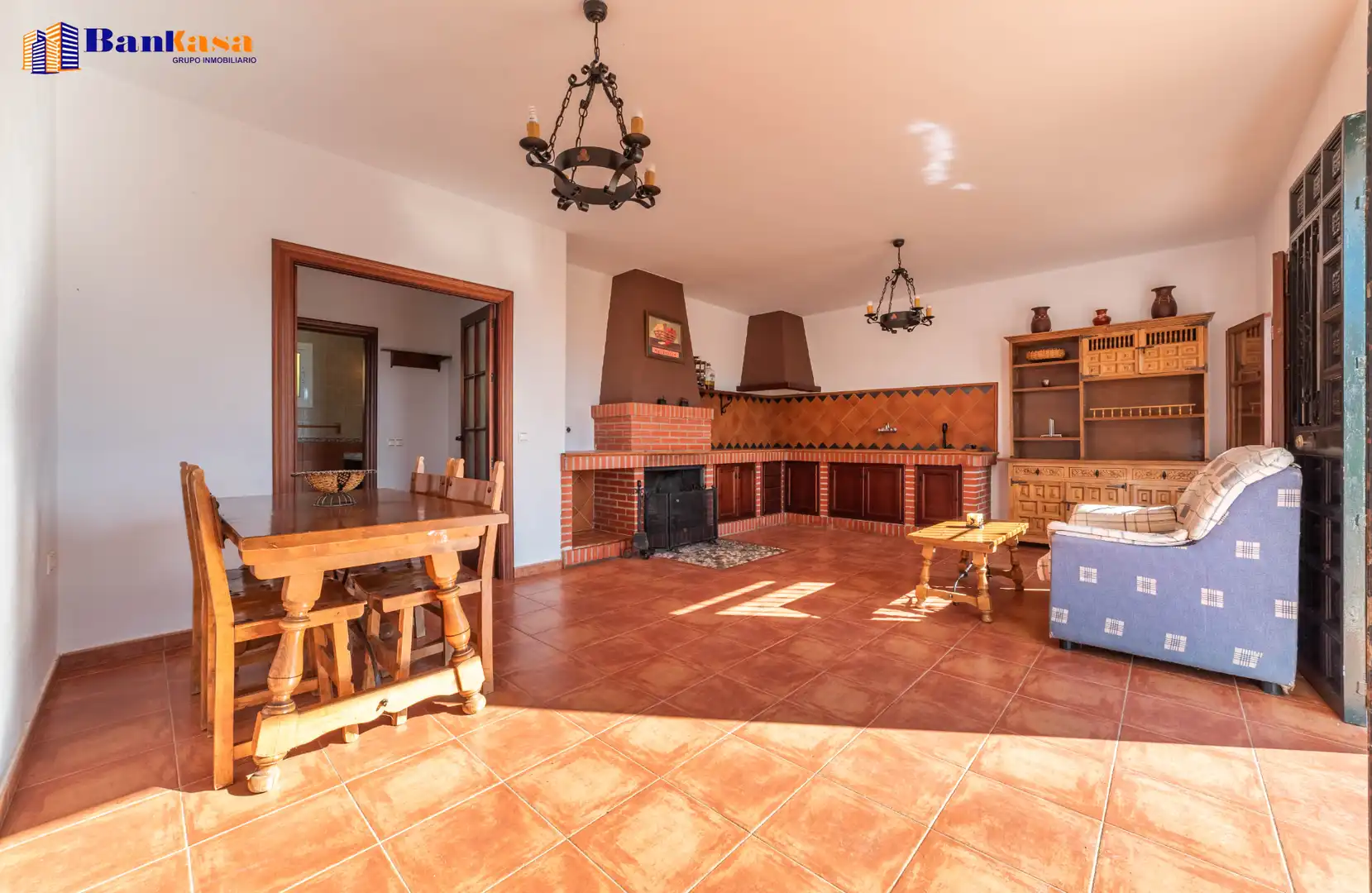 Sala de estar de Casa o chalet en venta en Casabermeja con Jardín privado, Piscina y Amueblado