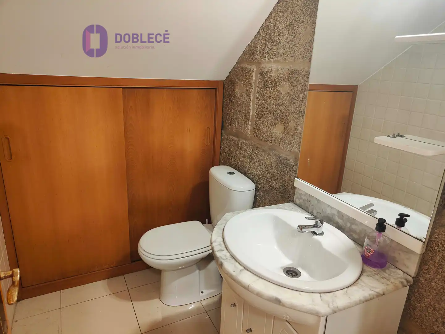 Bathroom of Commercial properties for rent in Vigo 