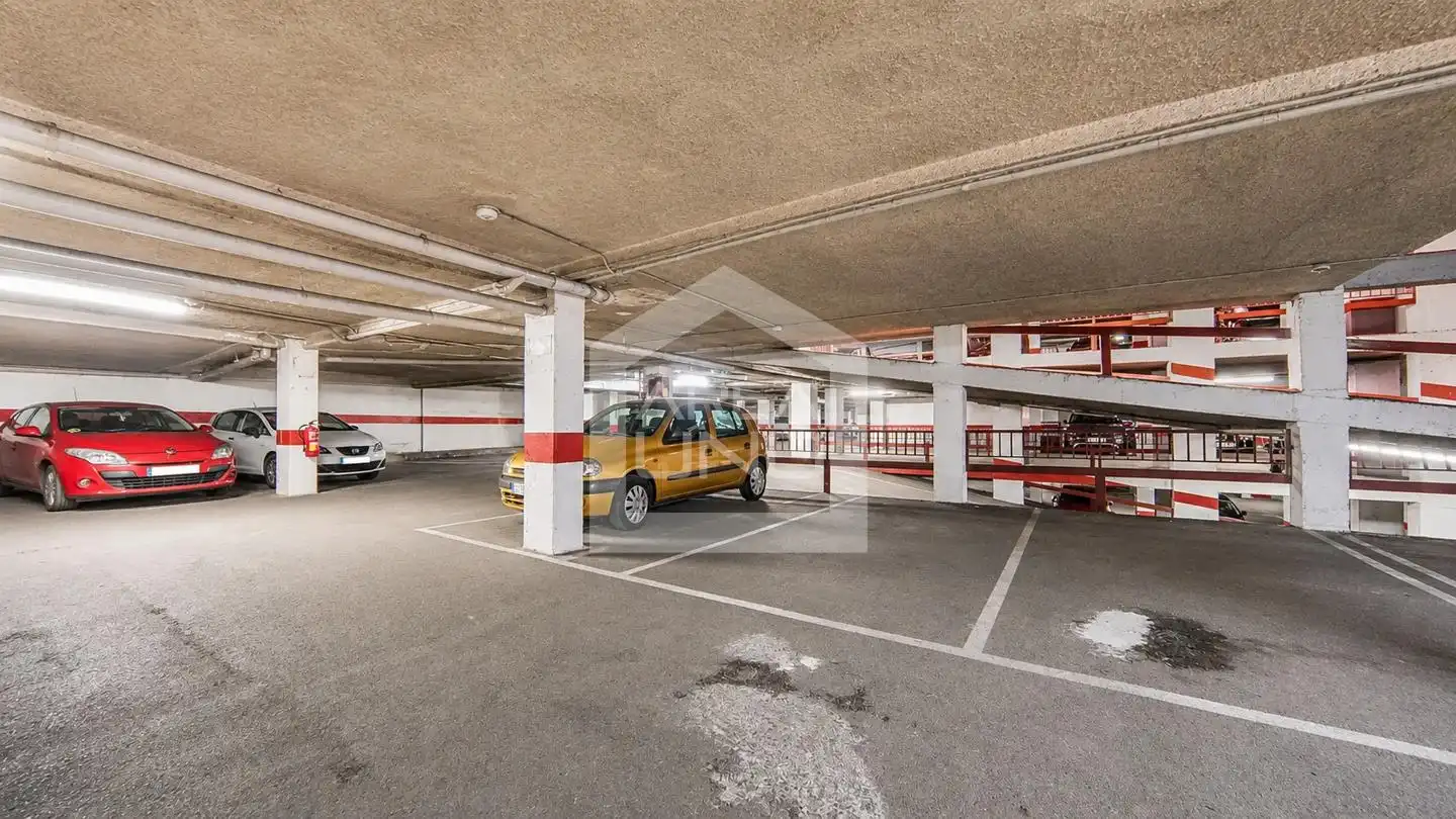 Parkplatz von Wohnung zum Verkauf in Alcorcón mit Klimaanlage, Heizung und Terrasse