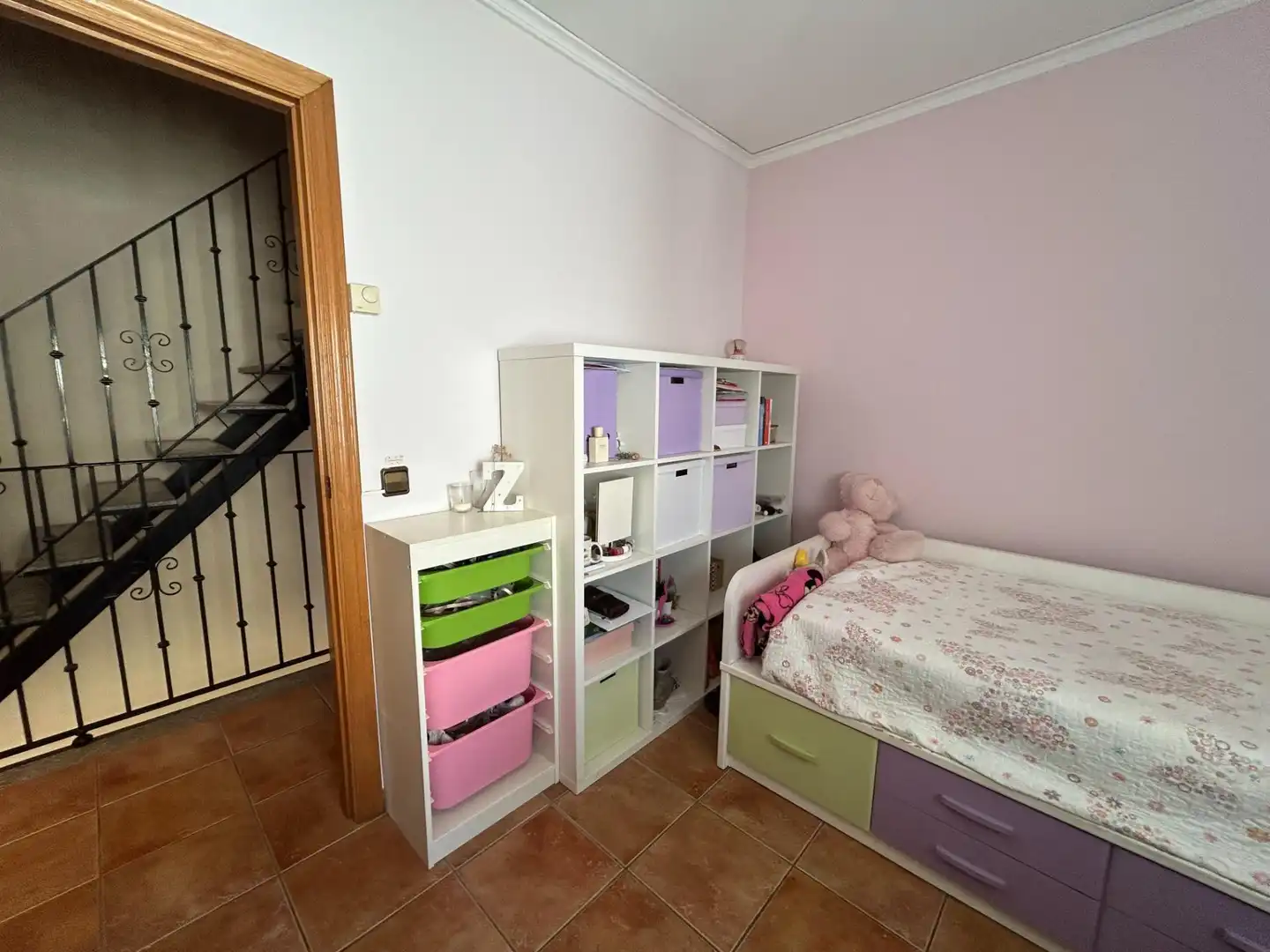 Schlafzimmer von Einfamilien-Reihenhaus zum Verkauf in Cullera mit Klimaanlage, Privatgarten und Terrasse