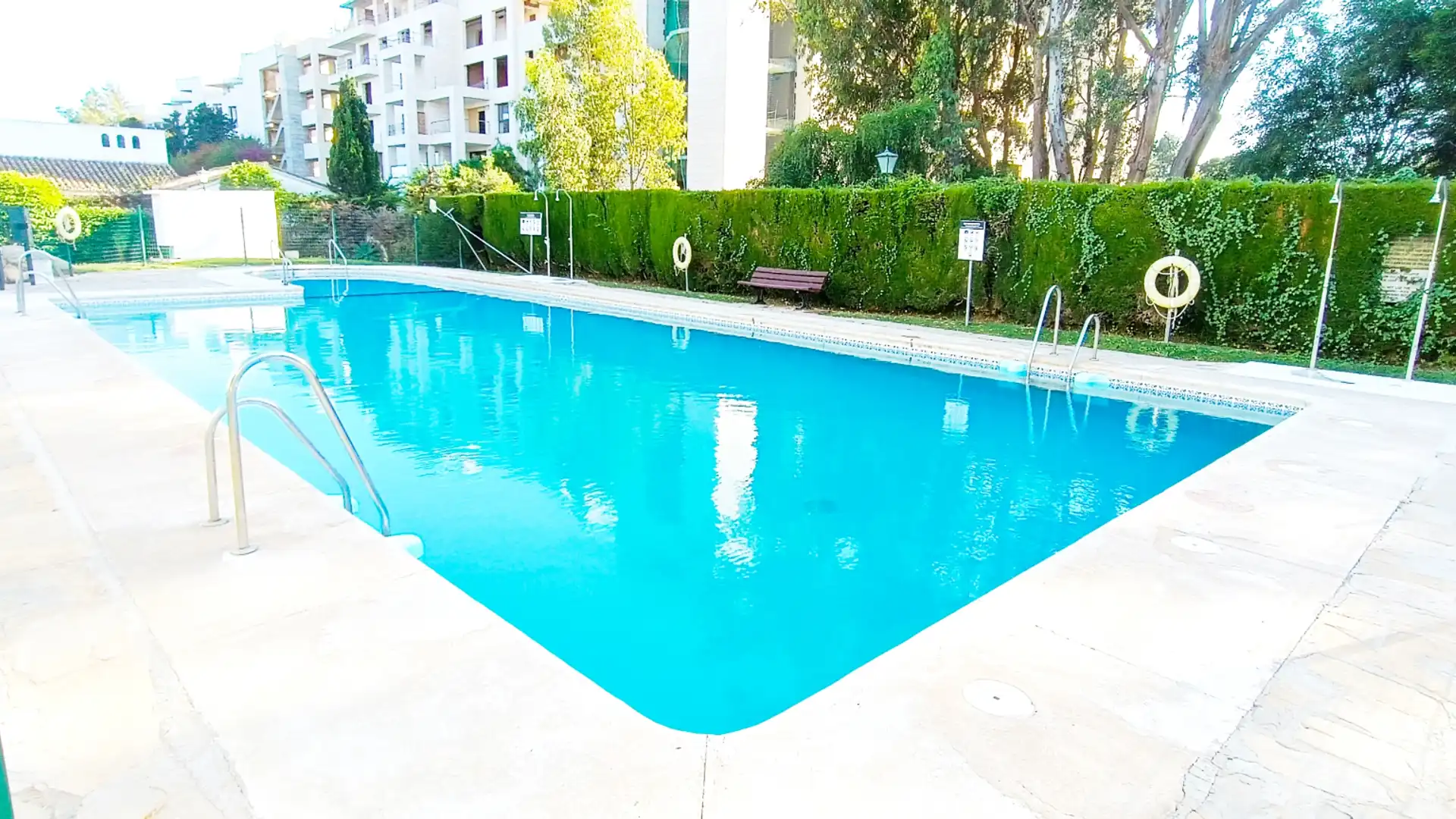 Piscina de Apartamento en venta en Estepona con Calefacción, Jardín privado y Internet