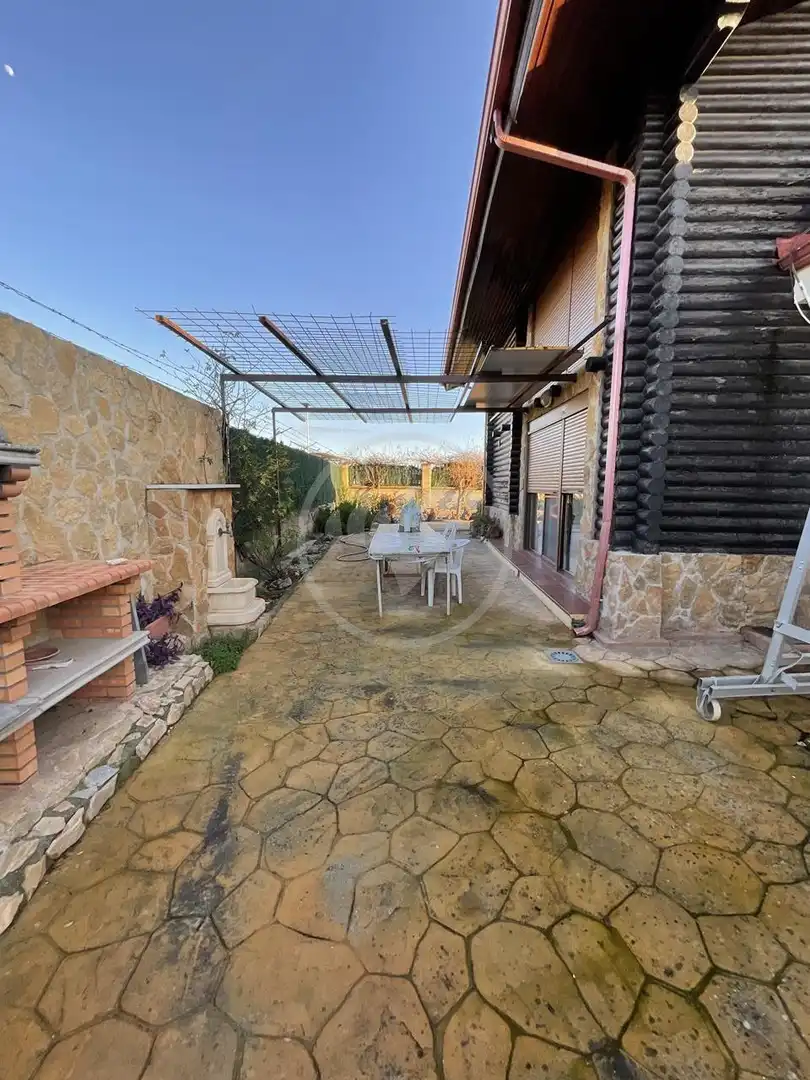 Terrassa de Finca rústica en venda en Linares amb Jardí privat, Terrassa i Piscina