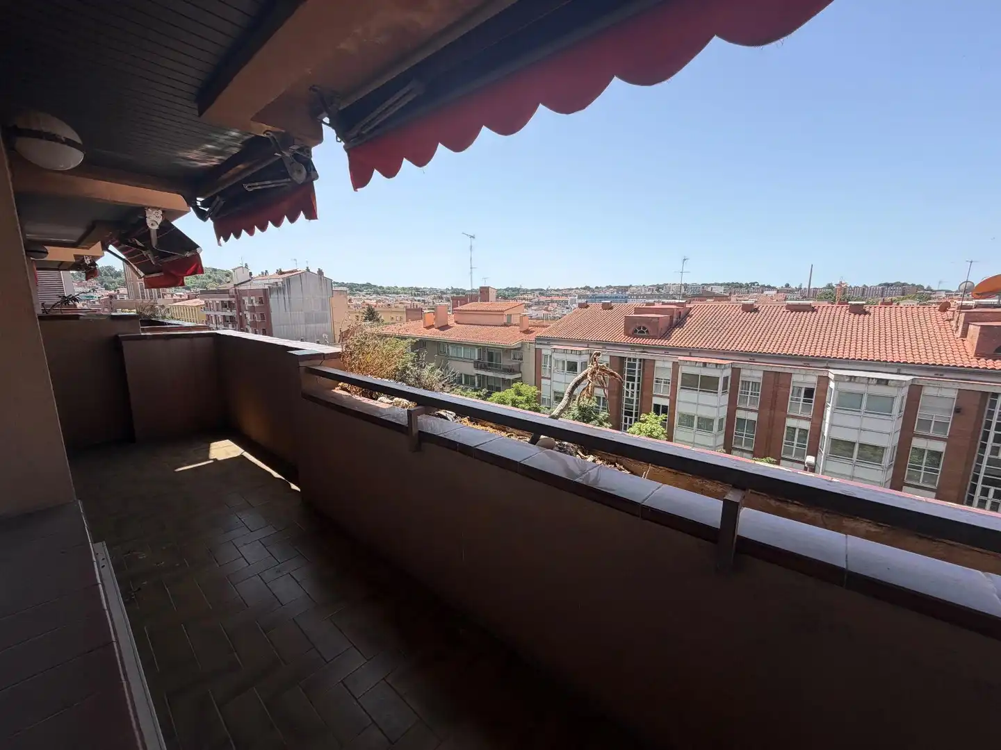 Flat with terrace for sale in Calle Emili Grahit, imagen 4
