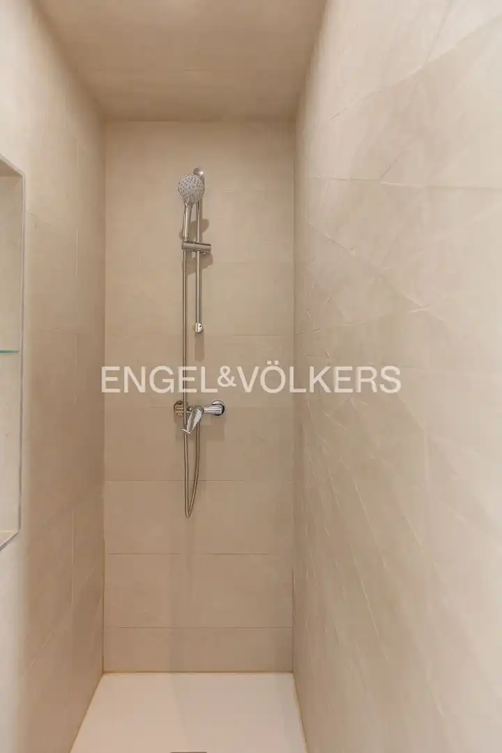 Bathroom of Flat for rent in Madrid  with Air Conditioner and Heating