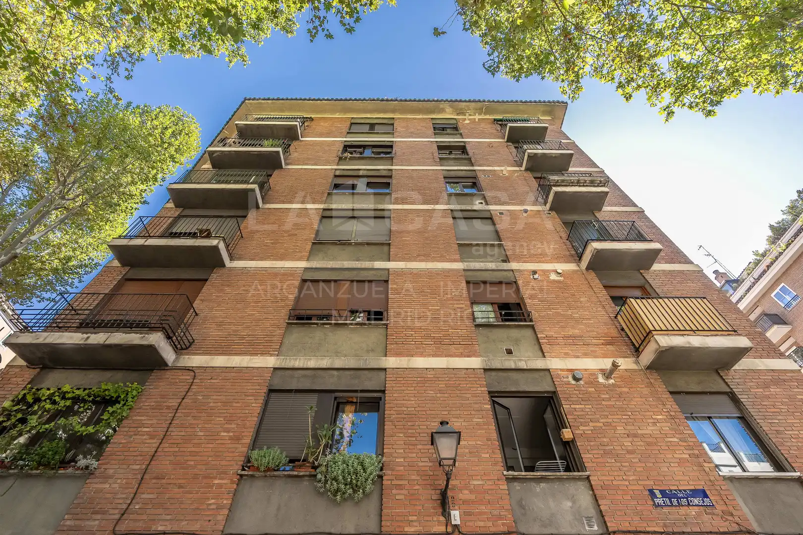 Vista exterior de Piso en venta en Madrid con Calefacción