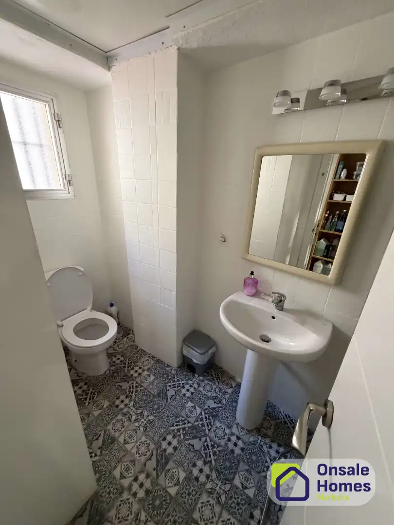 Bathroom of Commercial properties for transfer in Marbella  with Air Conditioner, Furnished and Alarm