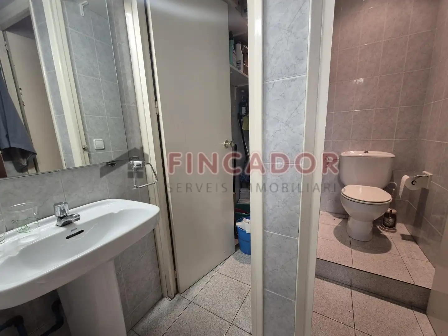 Habitación de Local en venta en Barcelona con Aire acondicionado, Calefacción y Amueblado