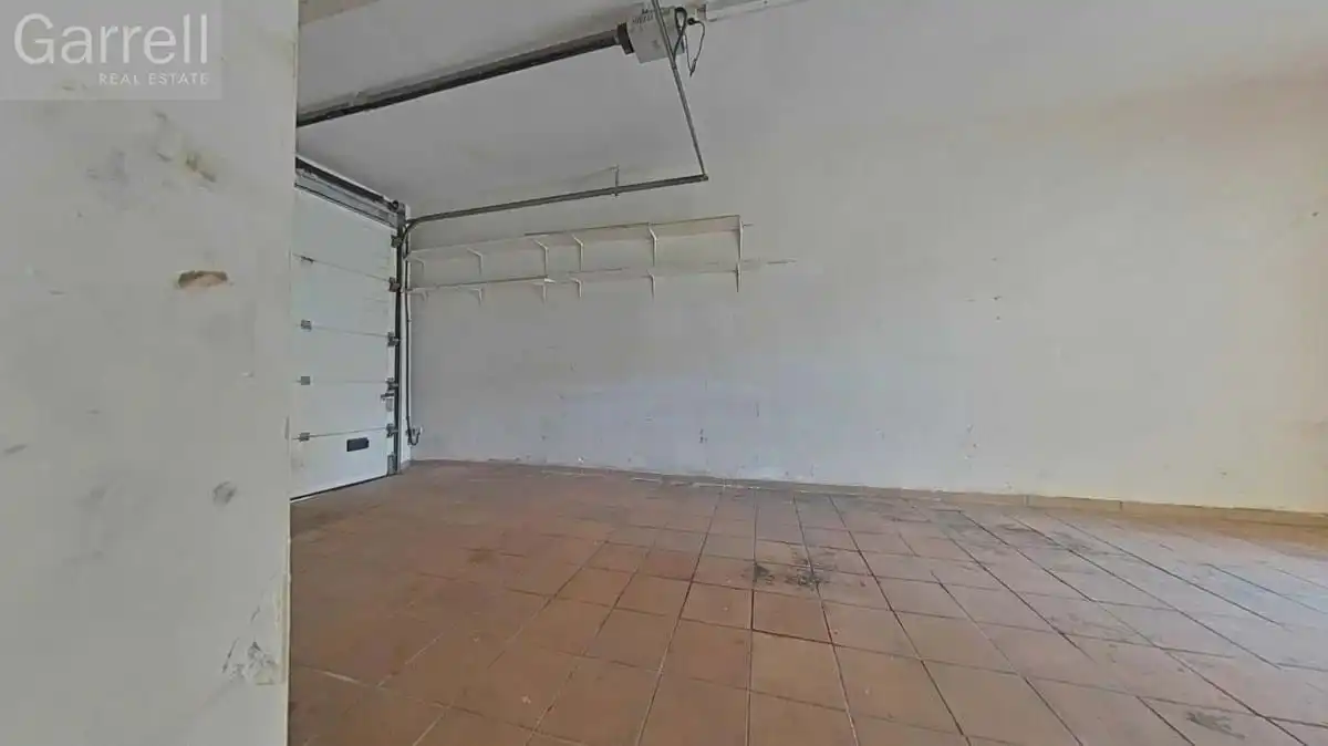 Adossat amb piscina en venda a Carrer Figueres, imagen 8
