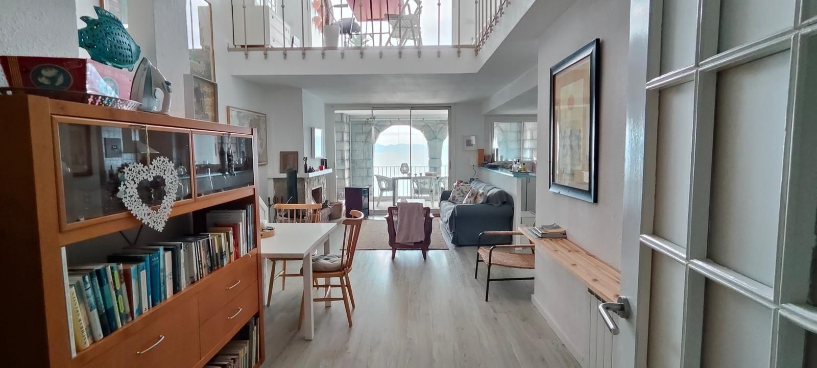 Sala d'estar de Dúplex en venda en L'Escala amb Calefacció, Terrassa i Balcó