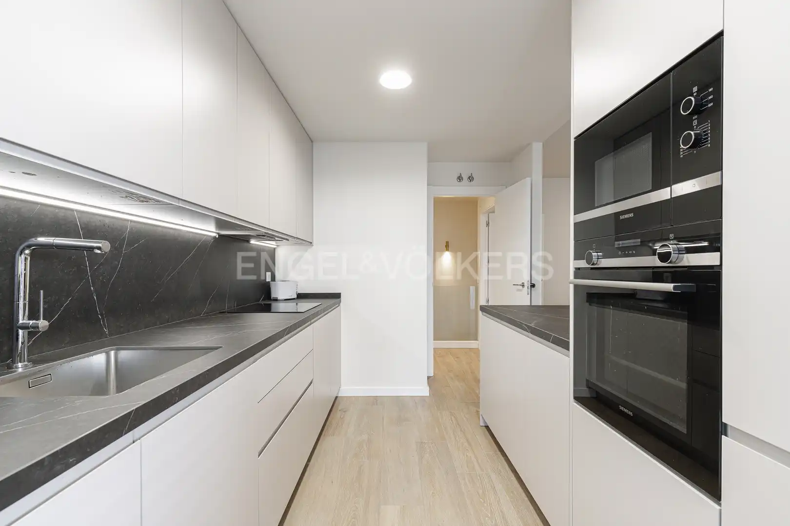 Cuina de Apartament de lloguer en Boadilla del Monte amb Aire condicionat, Calefacció i Jardí privat