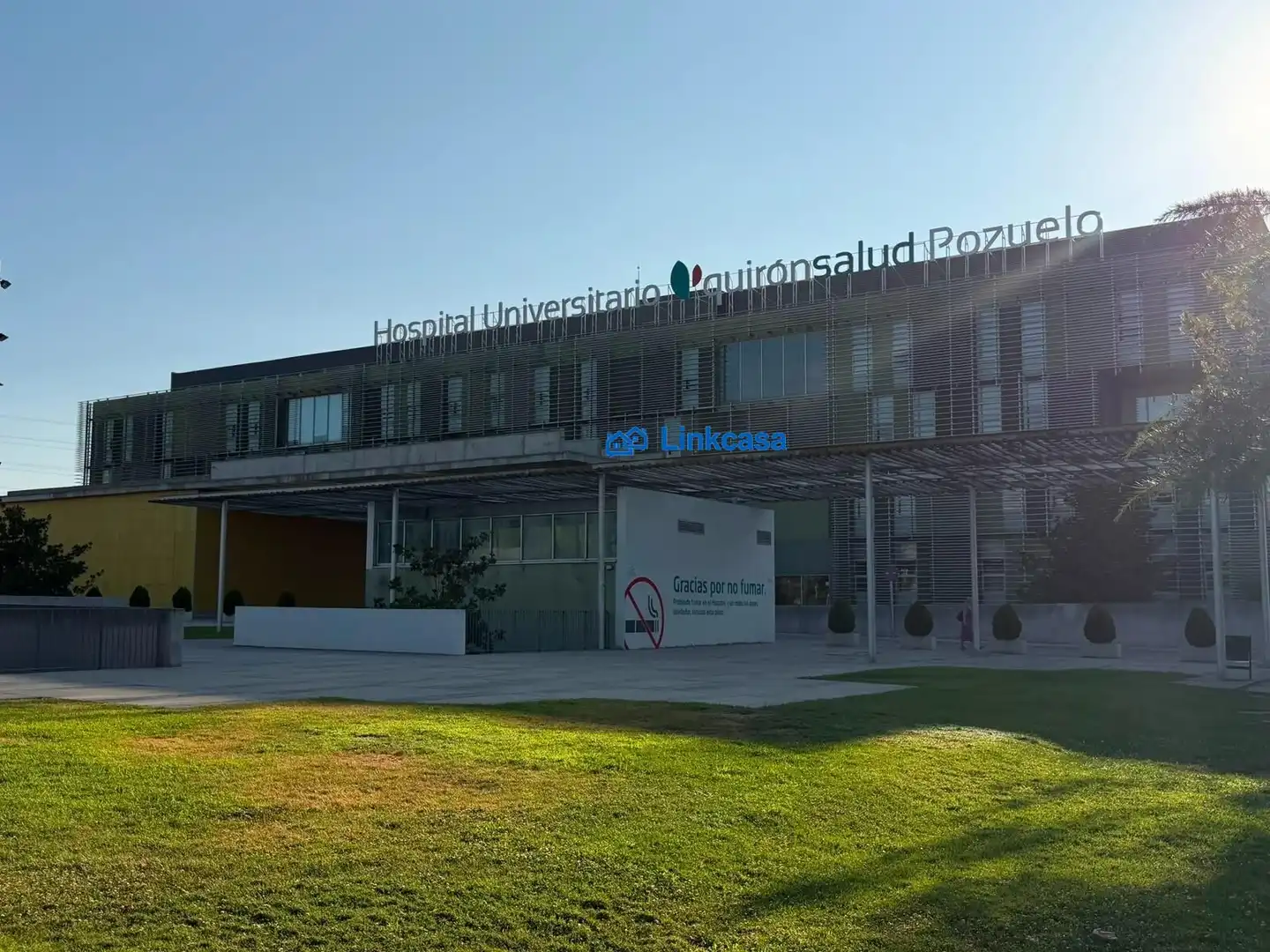 Vista exterior de Pis en venda en Pozuelo de Alarcón amb Aire condicionat, Calefacció i Jardí privat