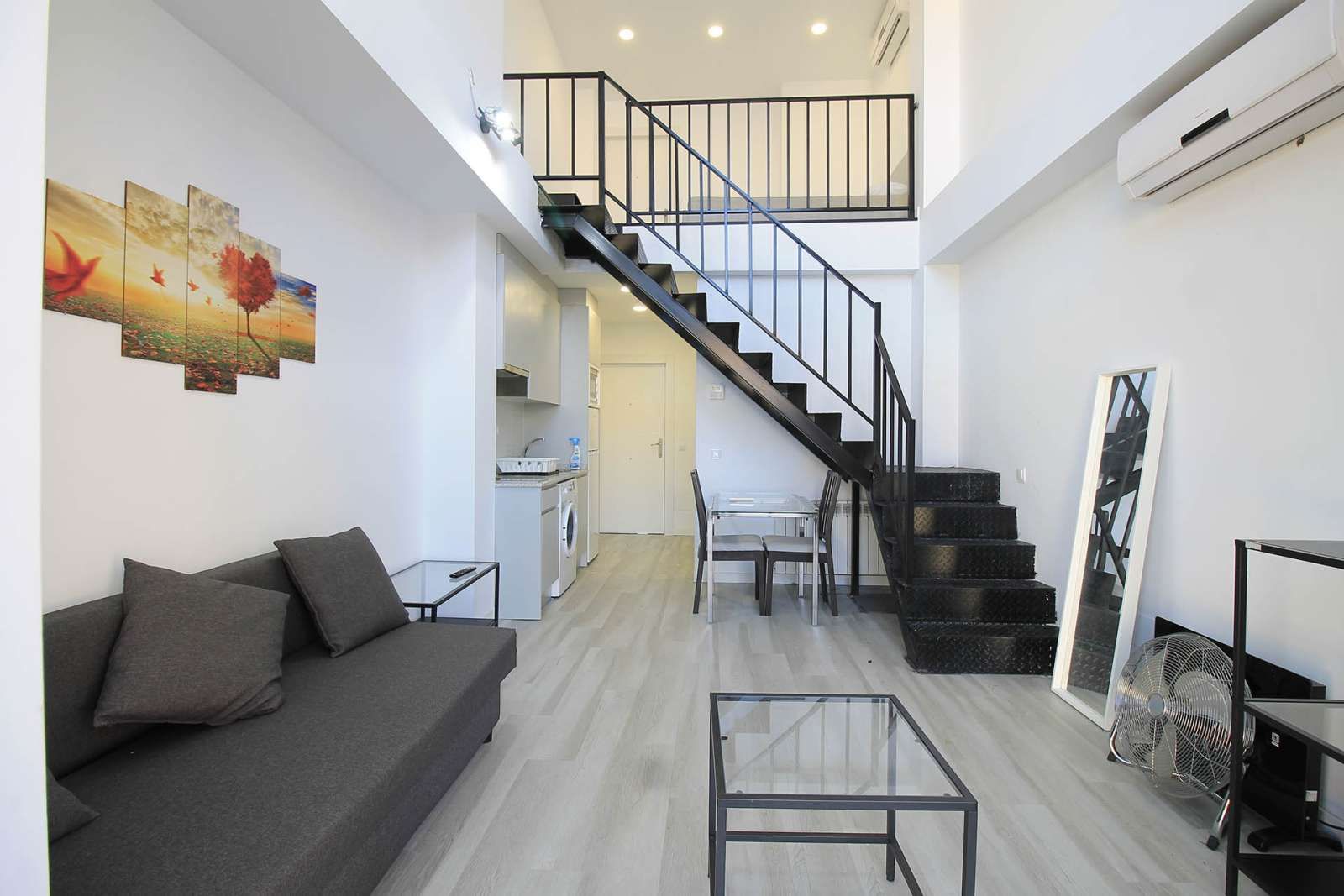 Study to share in  Madrid Capital  with Air Conditioner, Heating and Terrace