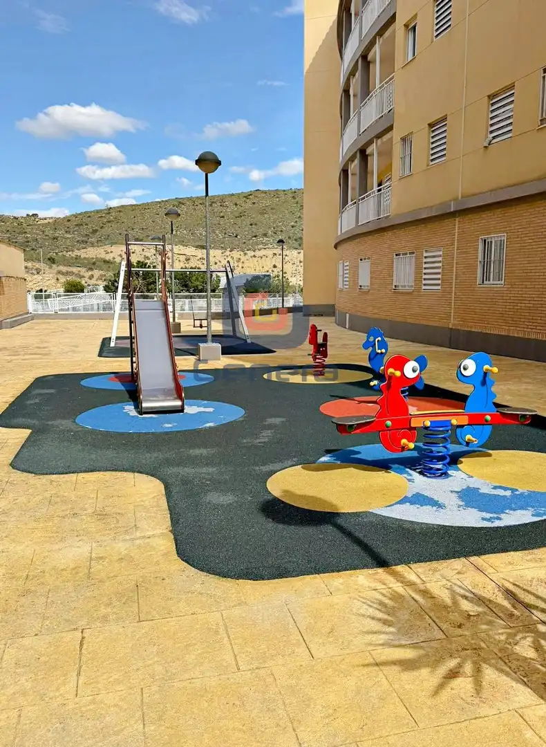 Vista exterior de Ático en venta en El Campello con Aire acondicionado, Terraza y Amueblado