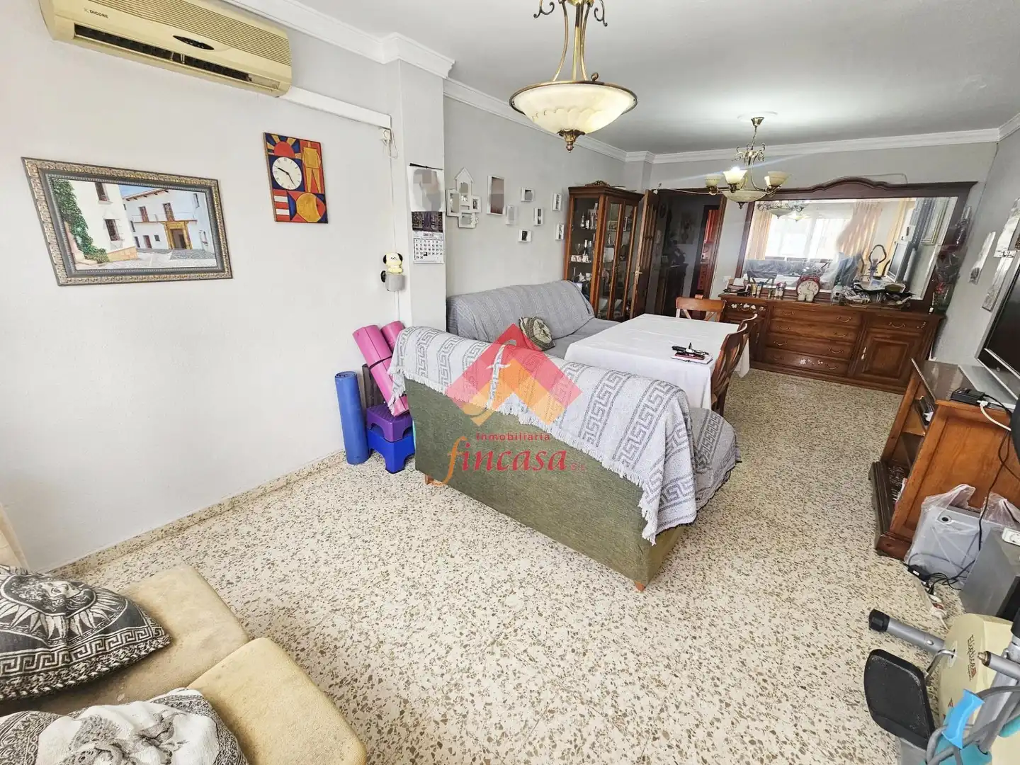 Sala d'estar de Pis en venda en Ronda amb Calefacció, Terrassa i Moblat