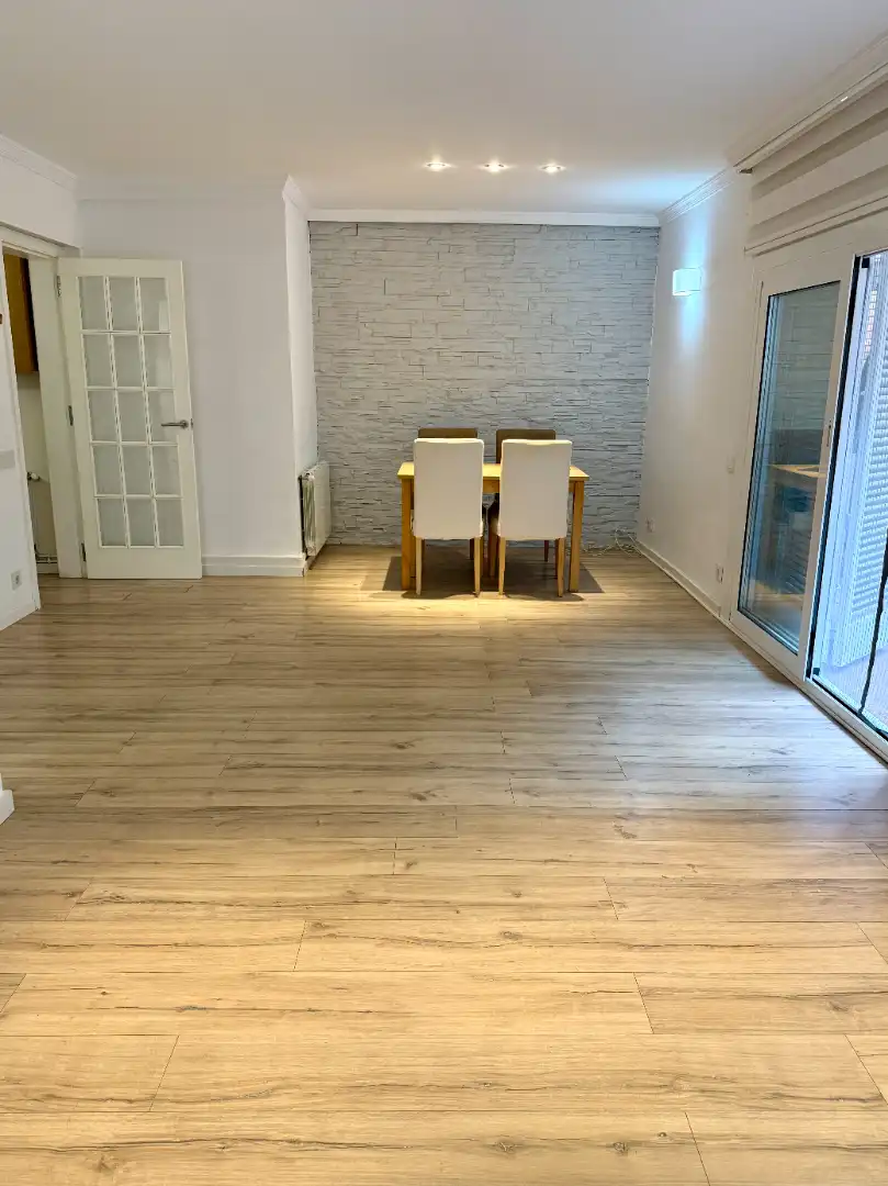 Menjador de Dúplex en venda en Barcelona amb Calefacció, Parquet i Terrassa