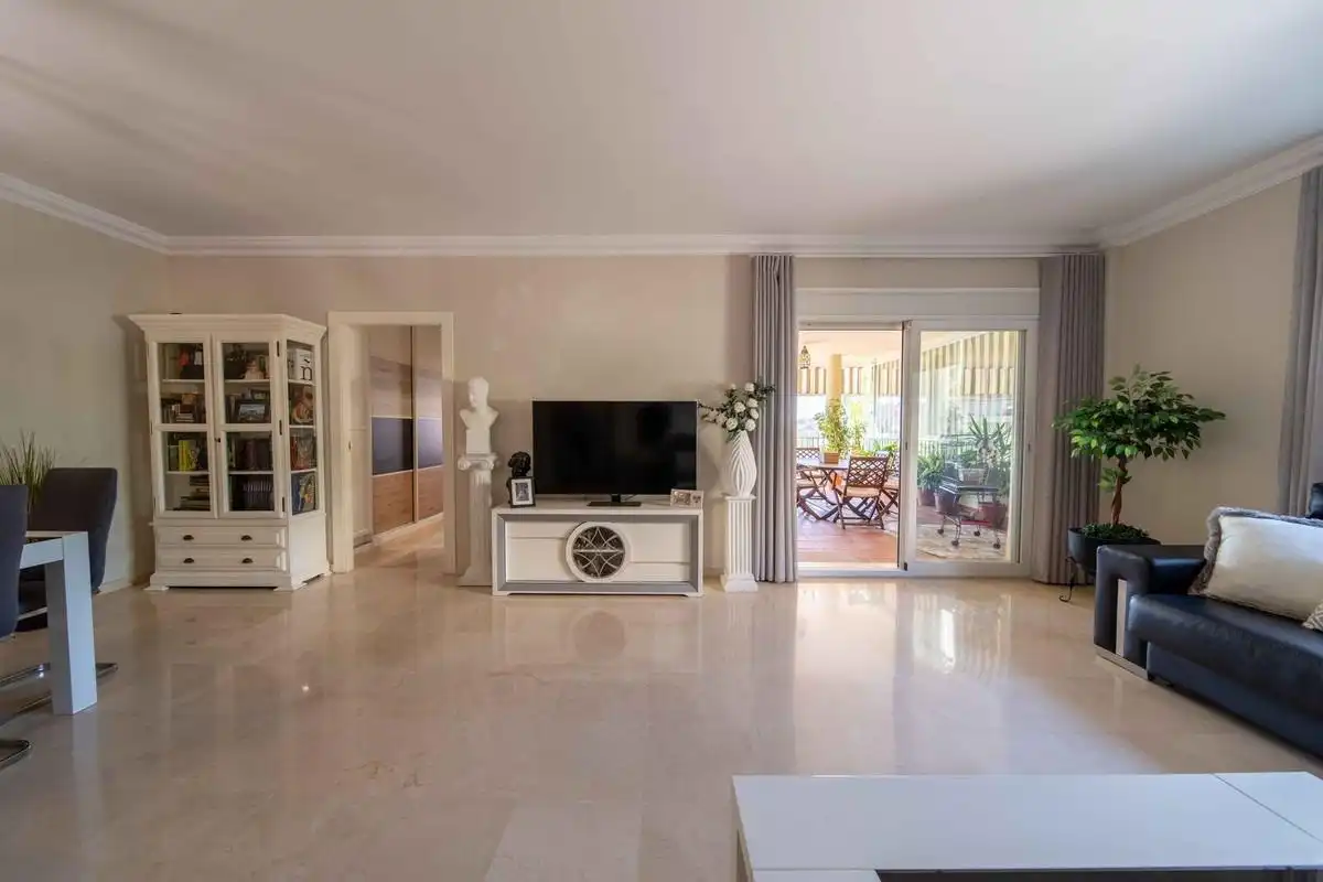 Sala d'estar de Planta baixa en venda en Mijas amb Aire condicionat, Terrassa i Moblat