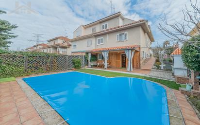 Swimming pool of Single-family semi-detached for sale in Arroyomolinos (Madrid)  with Air Conditioner, Heating and Private garden