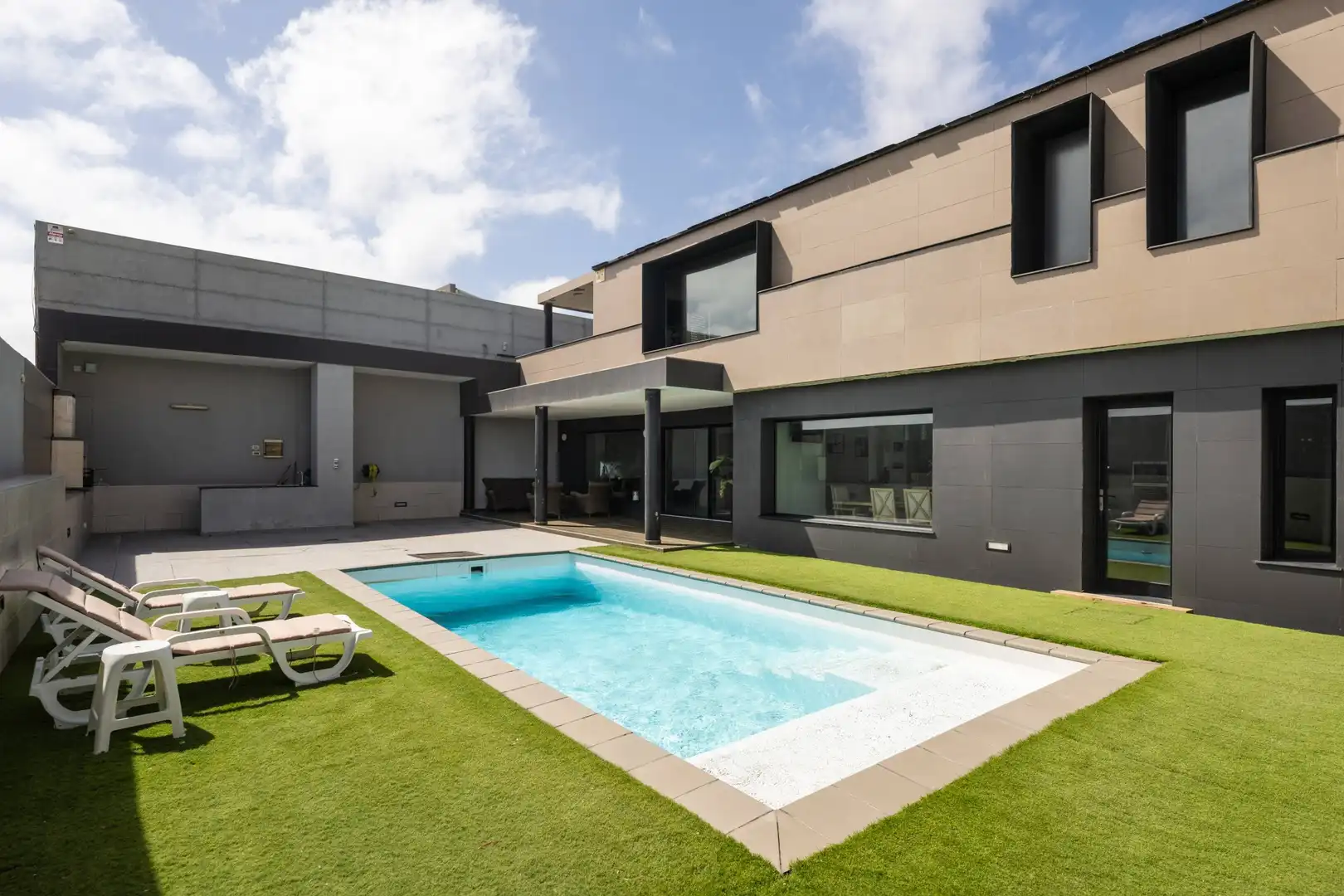 Vista exterior de Casa o xalet en venda en Telde amb Jardí privat, Terrassa i Traster