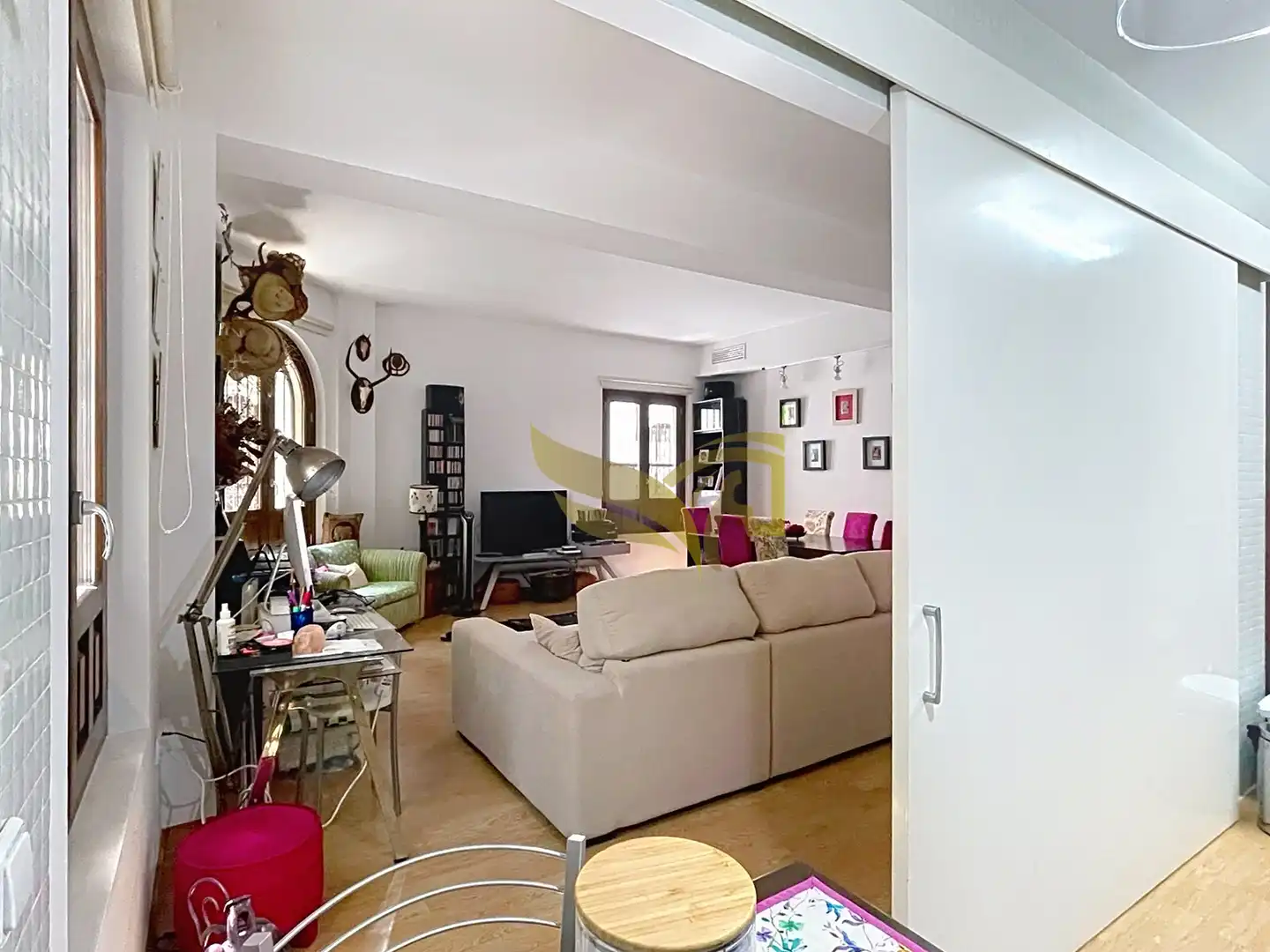 Living room of Flat for sale in Sevilla  with Air Conditioner, Heating and Storage room