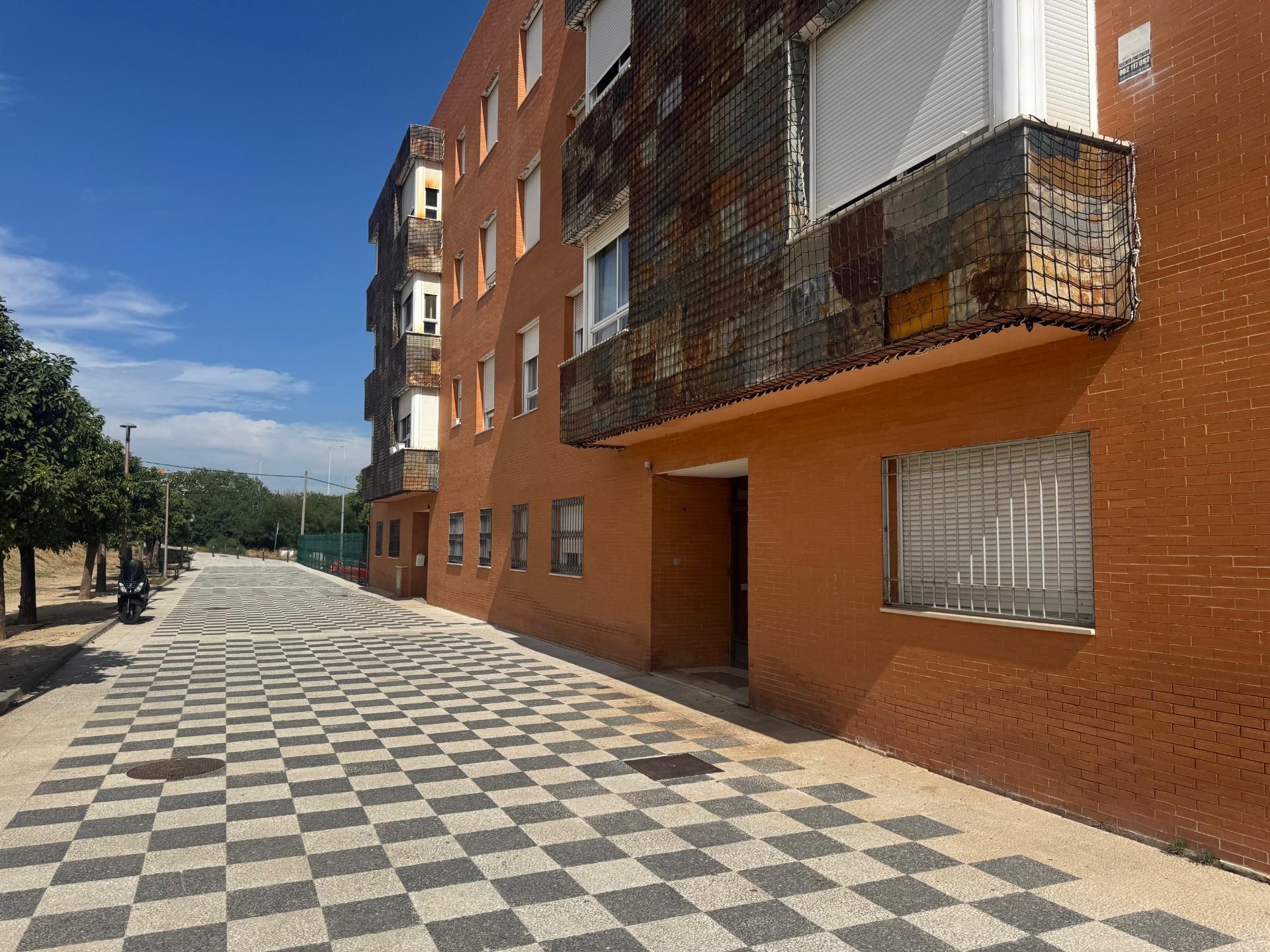 Vista exterior de Pis en venda en San Juan de Aznalfarache amb Aire condicionat i Traster
