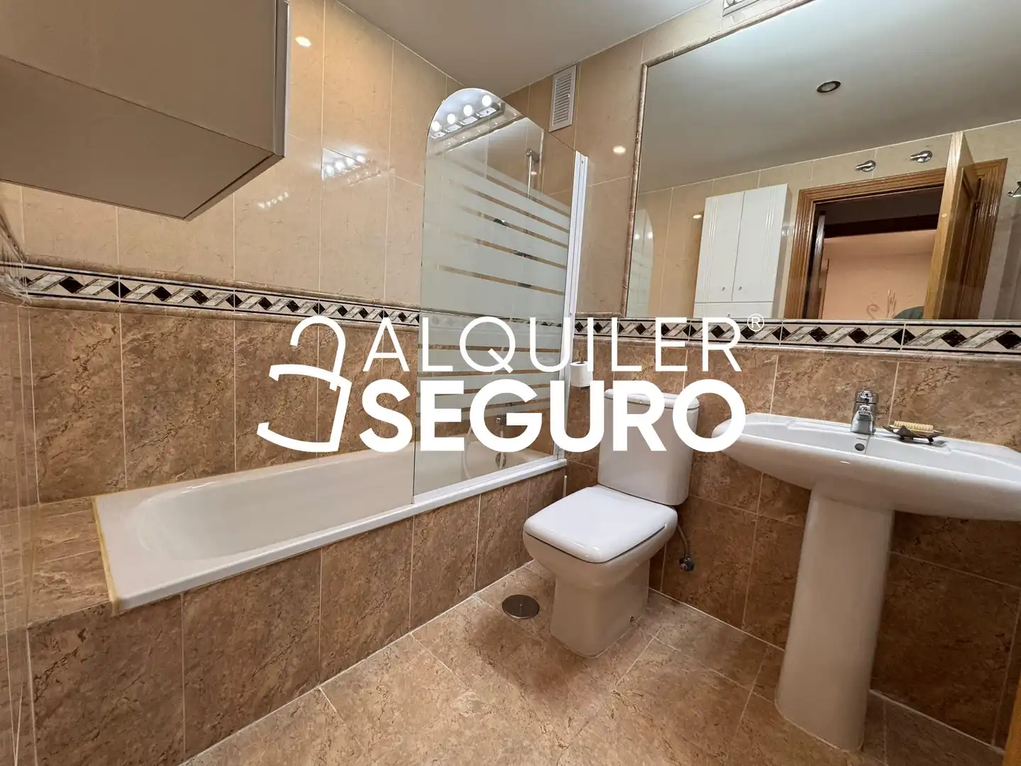 Bathroom of Flat for rent in Carabanchel