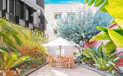 Vista exterior de Casa adosada en venda en Santa Perpètua de Mogoda amb Aire condicionat, Calefacció i Jardí privat