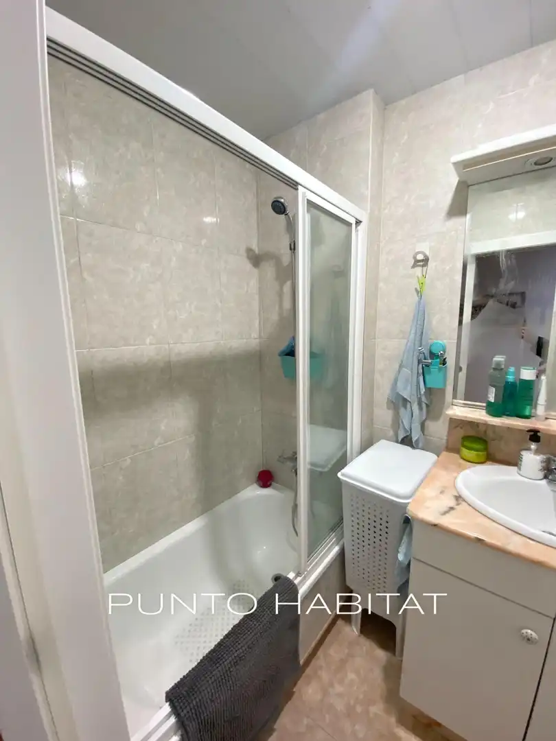Badezimmer von Wohnung zum Verkauf in Barcelona mit Klimaanlage, Parkett und Terrasse
