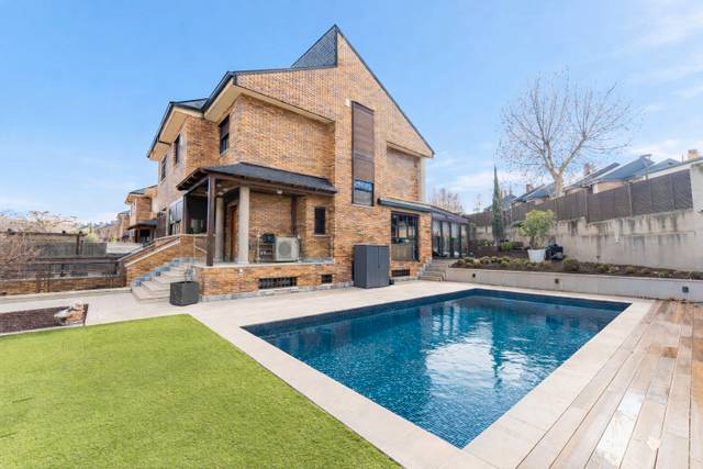 Casa adosada en Venta en Calle de Turquía en Zona Europa