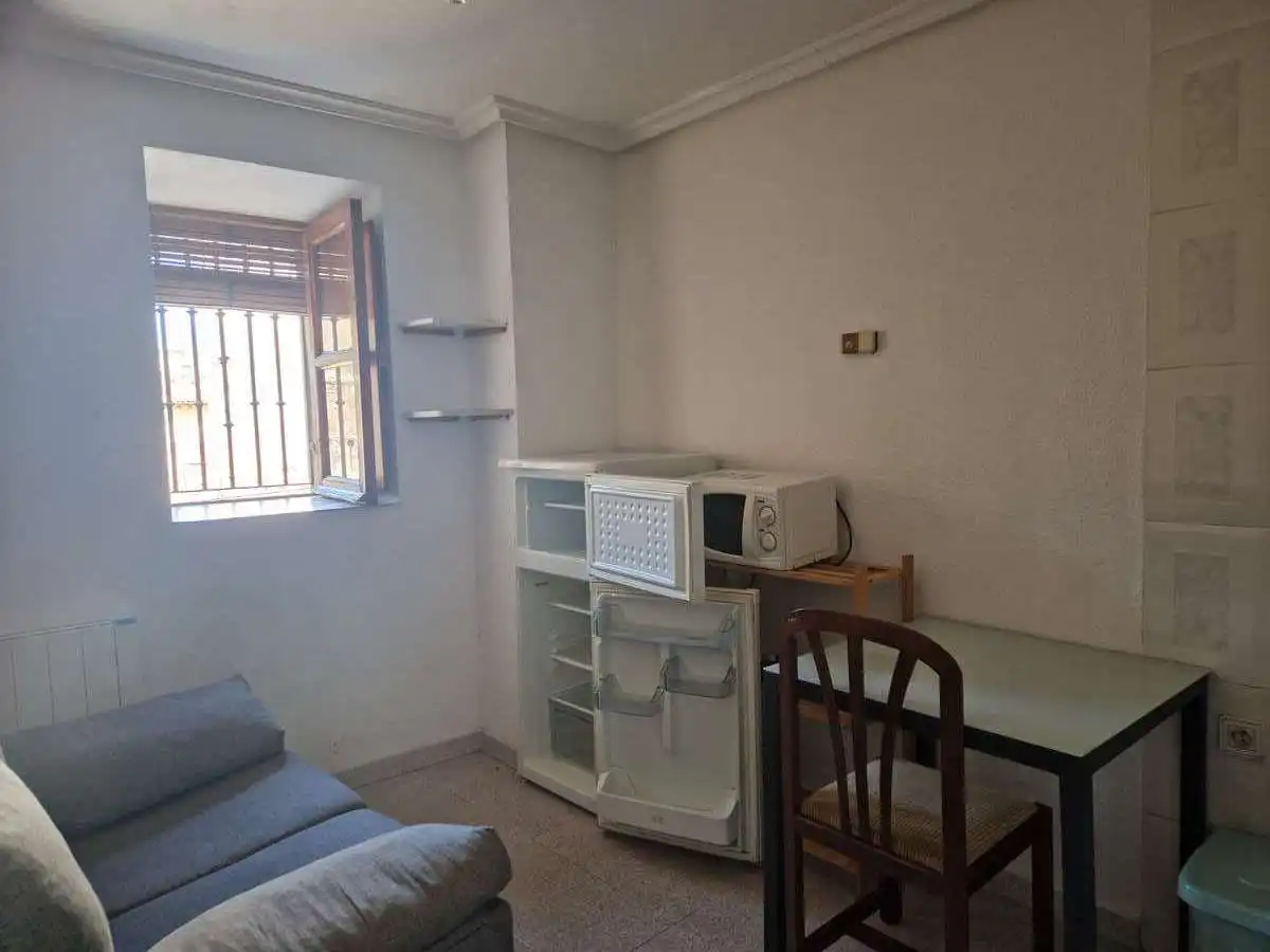 Dormitori de Apartament de lloguer en Salamanca amb Calefacció i Moblat