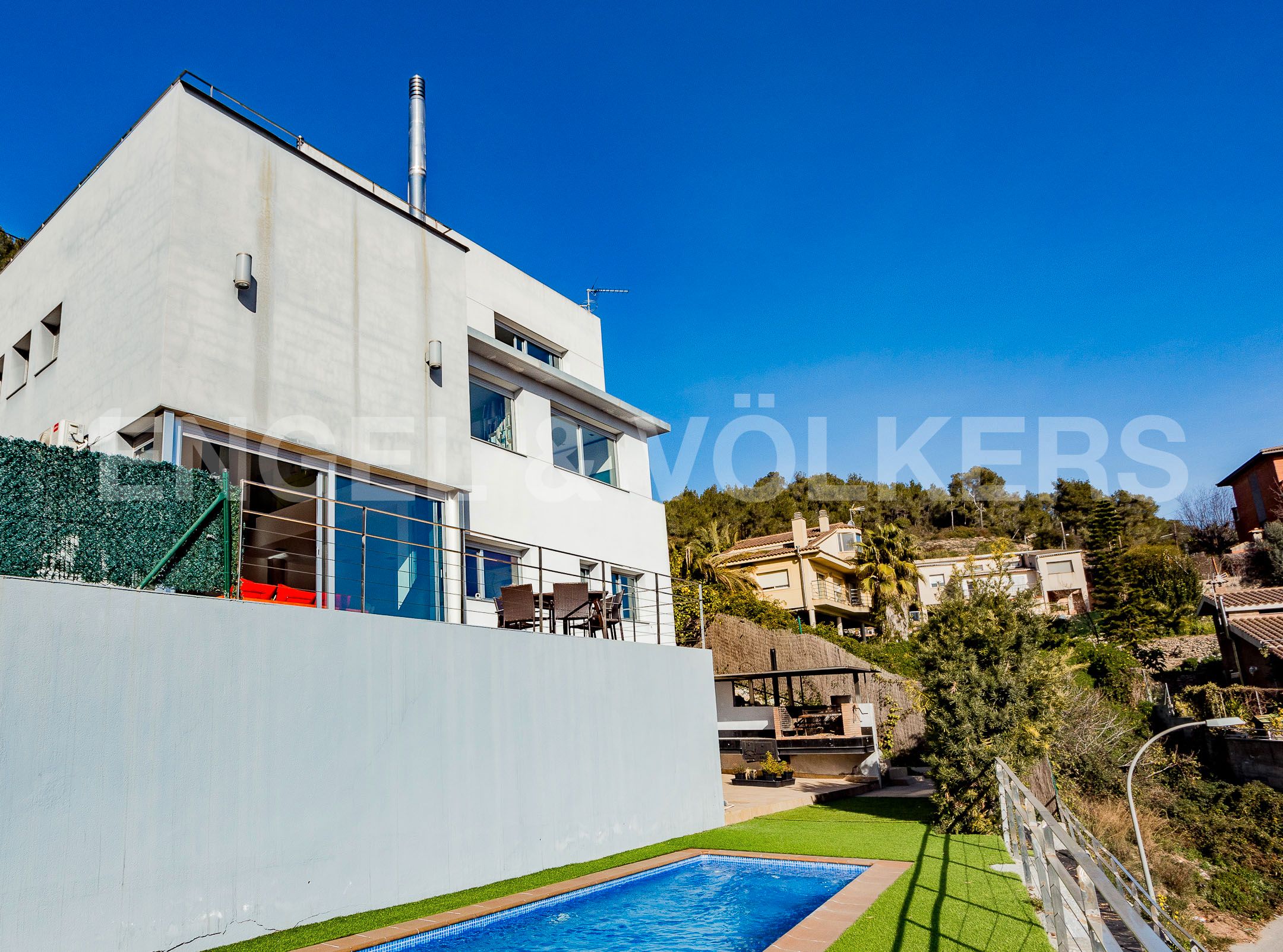 Vista exterior de Casa o xalet en venda en Santa Coloma de Cervelló amb Aire condicionat, Calefacció i Jardí privat