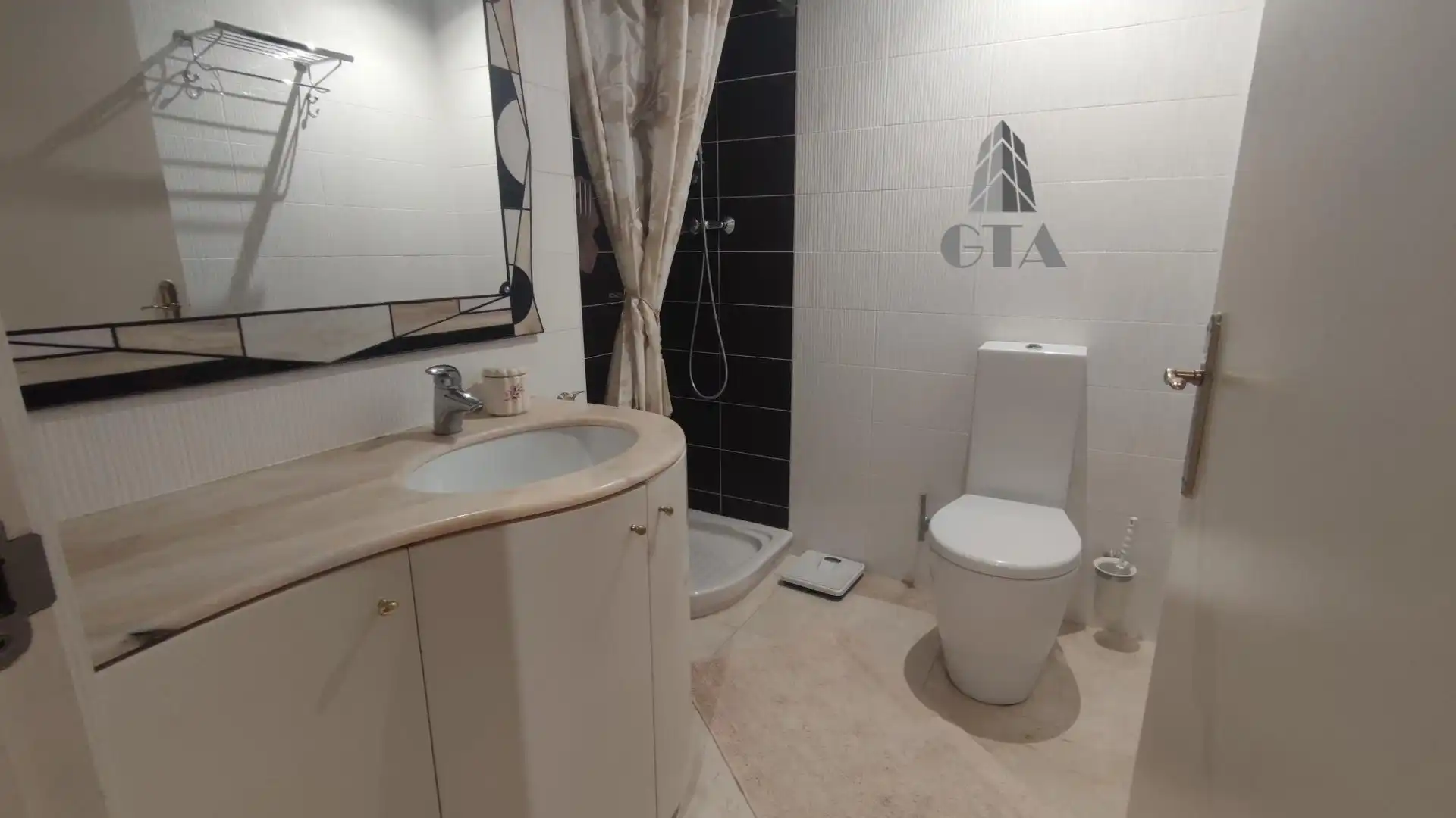 Bathroom of Houses for sale in Sant Cugat del Vallès  with Heating, Private garden and Terrace