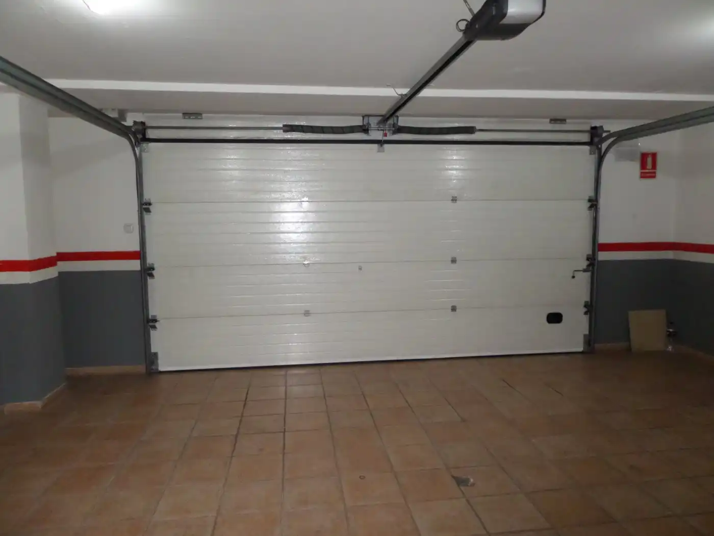 Parking de Casa adosada en venta en Laguna de Duero con Calefacción, Terraza y Trastero