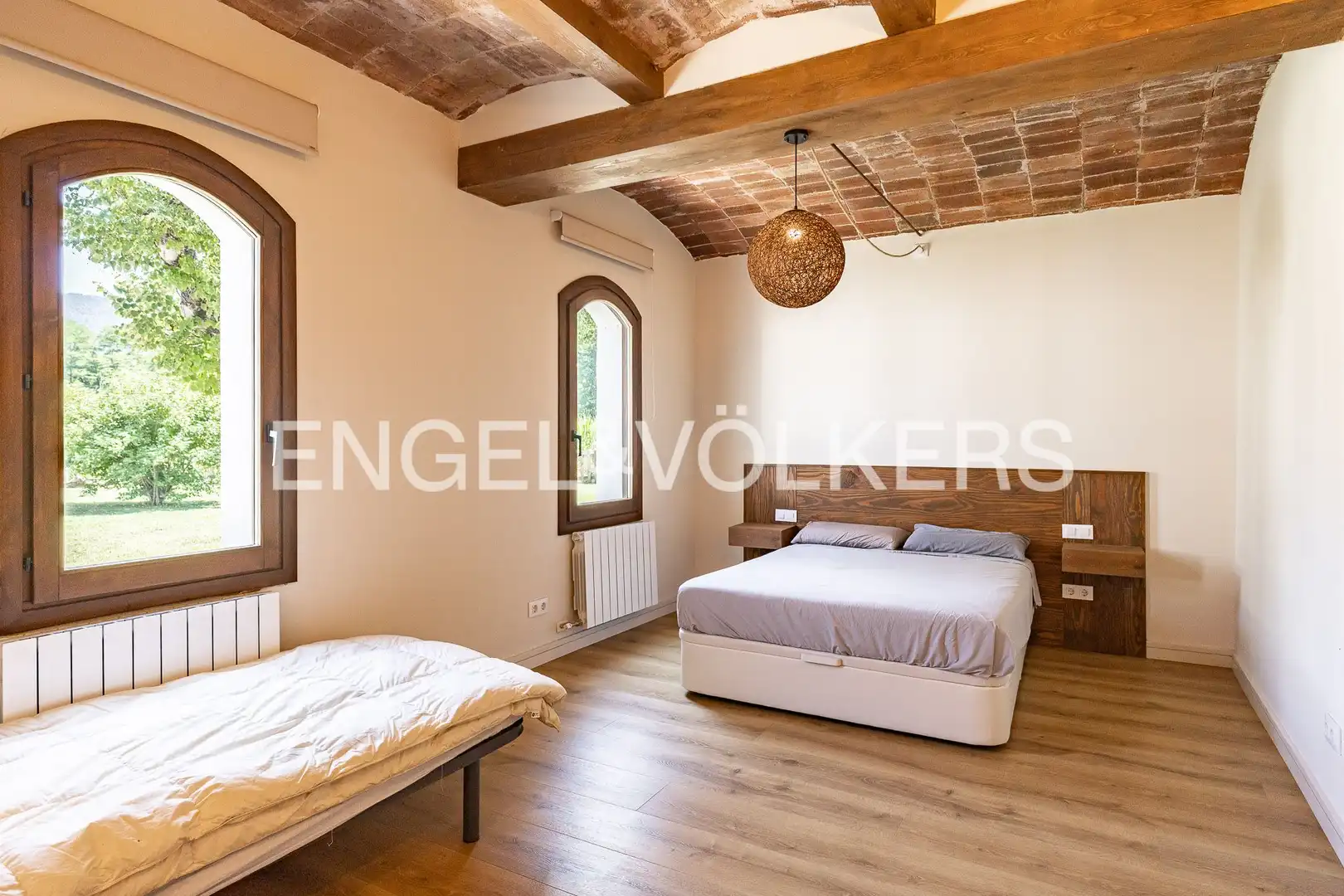 Schlafzimmer von Haus oder Chalet zum Verkauf in La Vall d'en Bas mit Heizung und Privatgarten